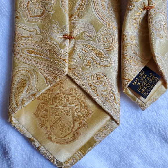 Donald J. Tump signature collection tie - Picture 3 of 3